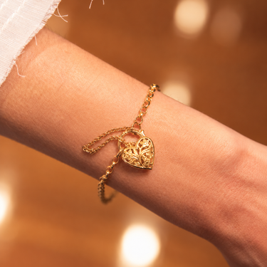 9ct Yellow Gold Oval Belcher Filigree  Heart Charm Padlock 19cm Bracelet