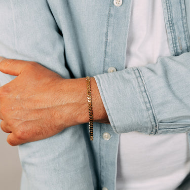 9ct Yellow Gold Flat Concave 120Gauge Curb 21cm Bracelet