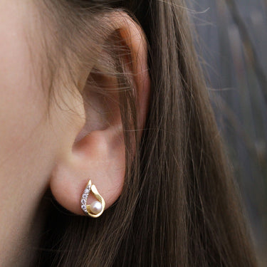 9ct Yellow Gold Freshwater Pearl 3.5-4mm & Zirconia Studs