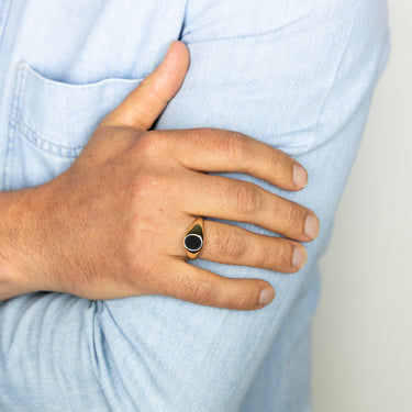 9ct Yellow Gold in 0.64 Carat Agate Gents Ring