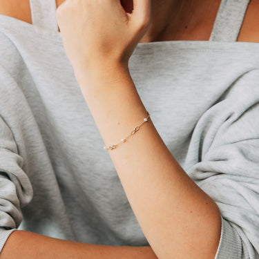 Freshwater Pearl 19cm Adjustable Infinity Bracelet in 9ct Yellow Gold