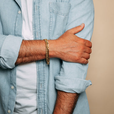 9ct Yellow Gold Silverfilled 210 Gauge Tight Curb 23cm Bracelet