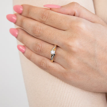 18ct Yellow Gold Ring With 1/2 Carat 8 Brilliant Cut Diamonds