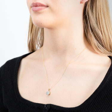 9ct Yellow Gold Gorgeous Diamond Pendant With Chain