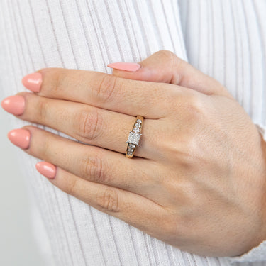 9ct Yellow Gold 10 Diamonds Elegant Ring