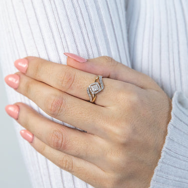 9ct Yellow Gold Diamond Ring with 20 Brilliant Cut Diamonds