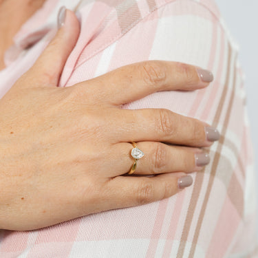 9ct Yellow Gold Diamond Pear Shape Cluster Ring With 7 Brilliant Cut Diamonds