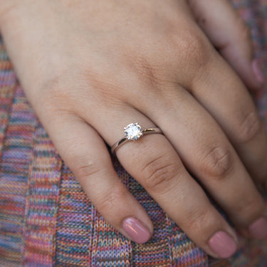 Luminesce Lab Grown 18ct White Gold 1 Carat Diamond Solitaire Engagment Ring