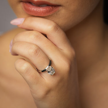 Luminesce Lab Grown 3 Carats Diamond Oval Solitaire Ring in Platinum