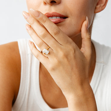 Luminesce Lab Grown 3 Carats Certified Radiant Diamond Solitaire Ring in 18ct Yellow Gold