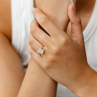 Luminesce Lab Grown 4 Carats Certified Radiant Diamond Solitaire Ring in 18ct Yellow Gold