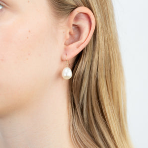 Arizona' 9ct Yellow Gold White Freshwater Pearl Drop Earrings