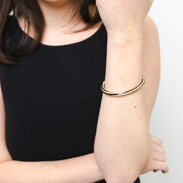 Guess Enamel Twisted Bangle